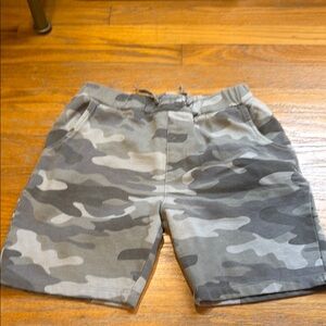 Appaman camo shorts